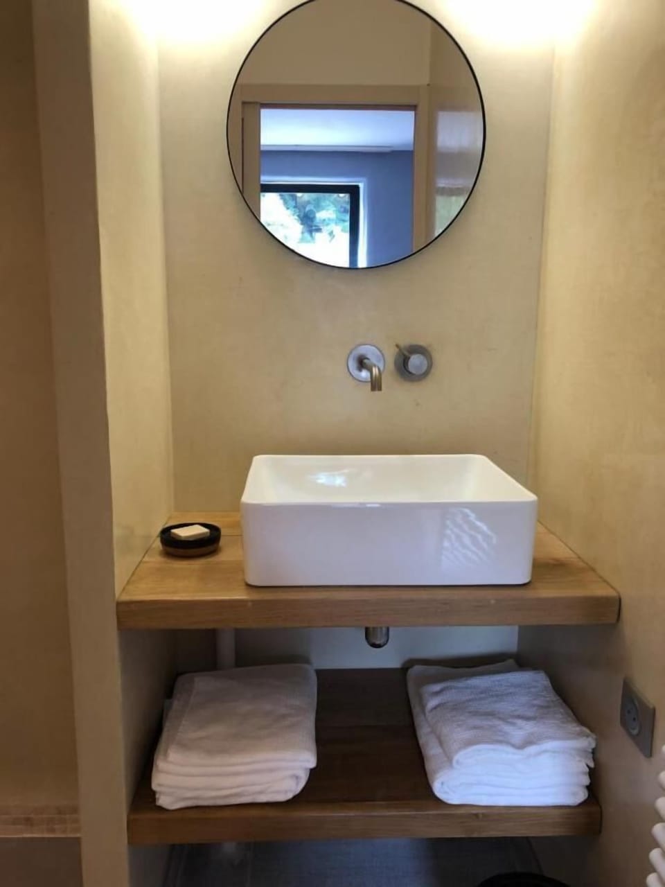 Individually decorated, individually furnished, laptop workspace