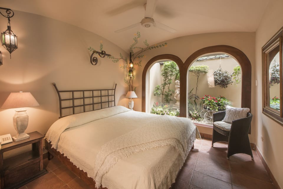 Suite | Premium bedding, in-room safe, WiFi (free), bed sheets