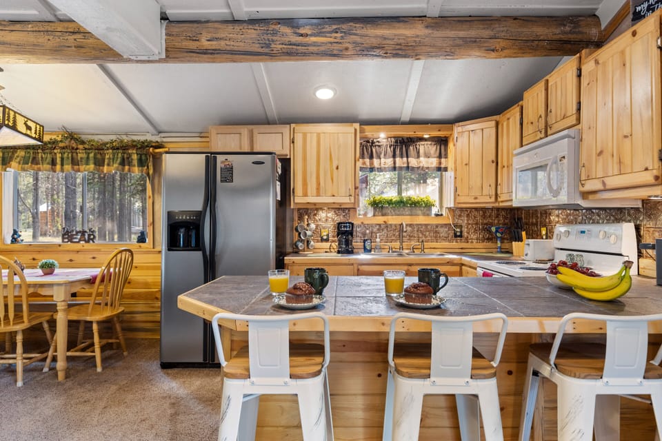 House (2 Bedrooms) | Private kitchen | Fridge, microwave, oven, stovetop