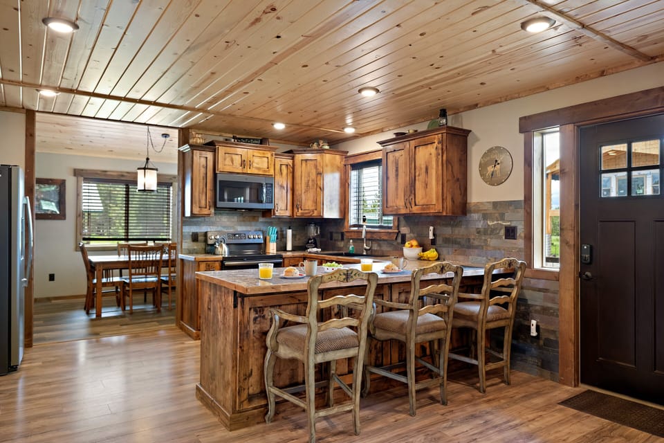 Villa (5 Bedrooms) | Dining room