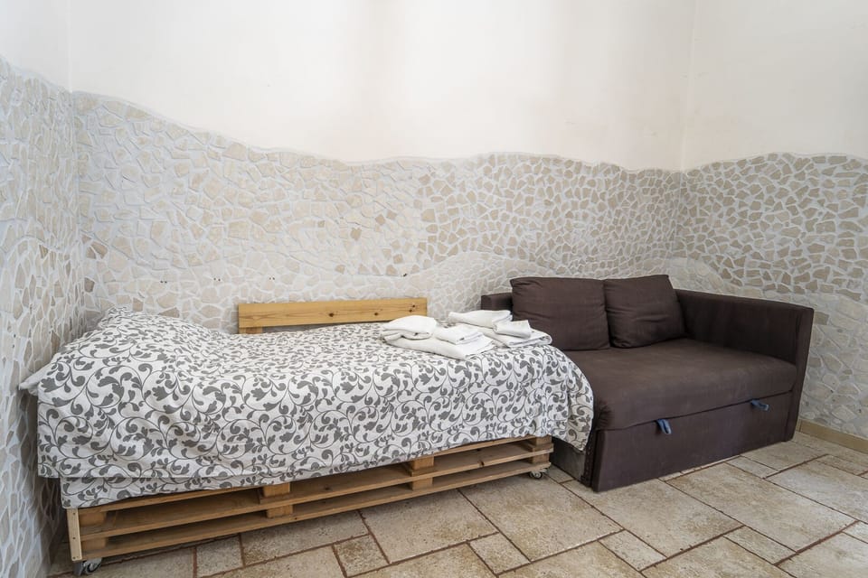 Comfort Quadruple Room | Desk, soundproofing, WiFi (free)
