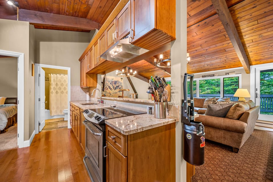 House, 4 Bedrooms | Private kitchen | Fridge, oven, coffee/tea maker, toaster