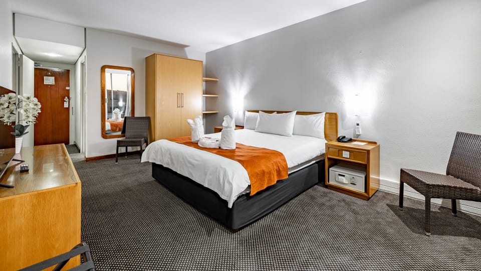 King Leisure Room | Living area | Flat-screen TV