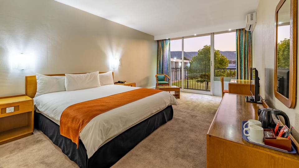 King Leisure Room | Desk, free WiFi, bed sheets