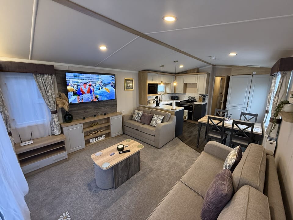 Superior Apartment, Private Bathroom, Garden View (Hot Tub Lodge            ) | Lounge