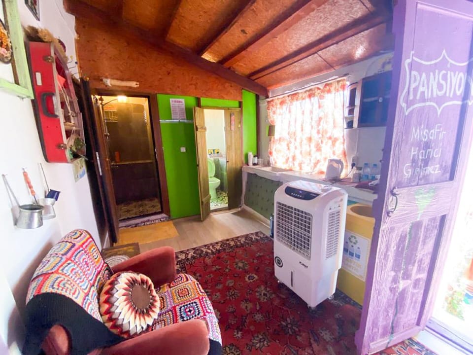 Traditional Room | Desk, laptop workspace, iron/ironing board, WiFi (free)
