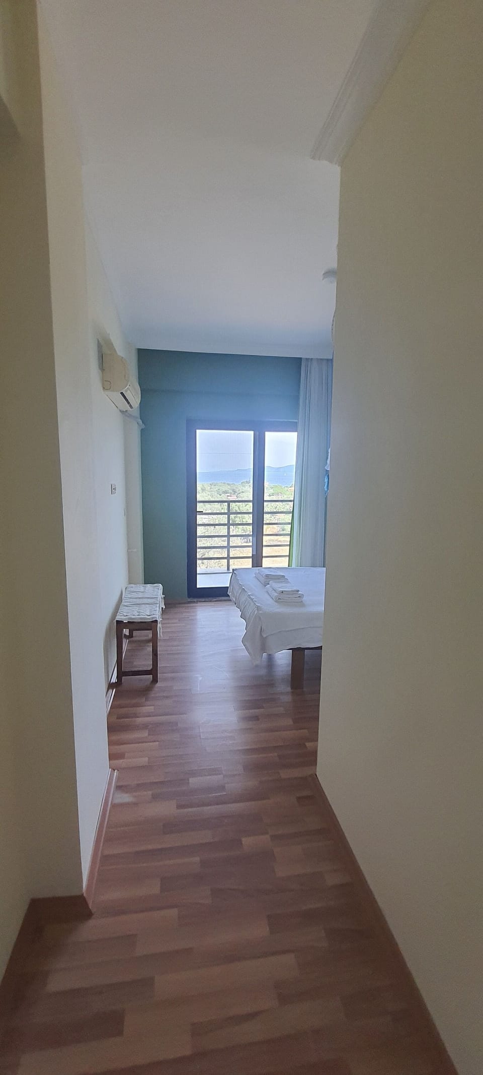 Basic Room | Blackout drapes, WiFi (free), bed sheets