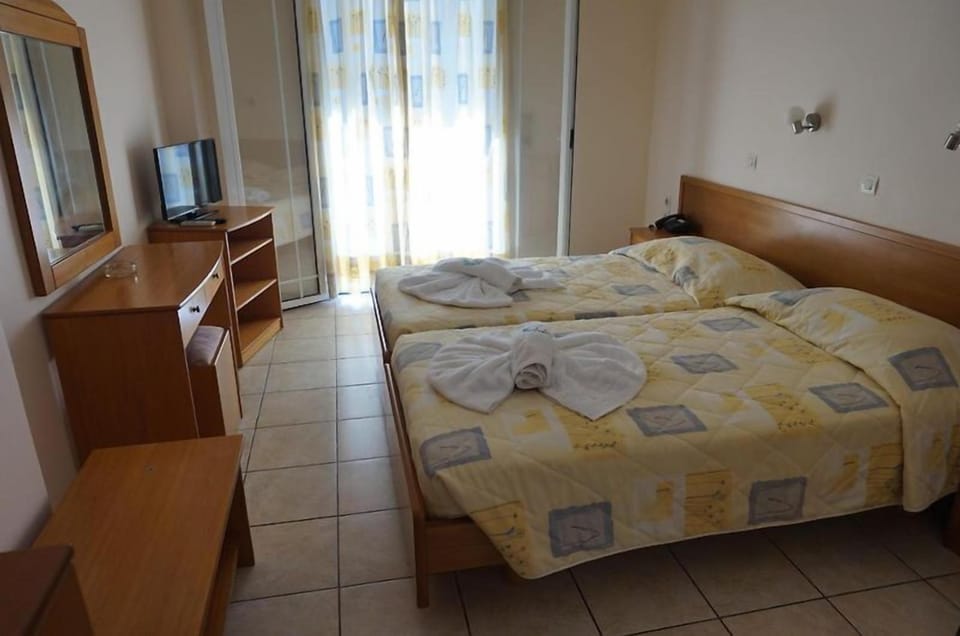 Laptop workspace, soundproofing, iron/ironing board, free WiFi