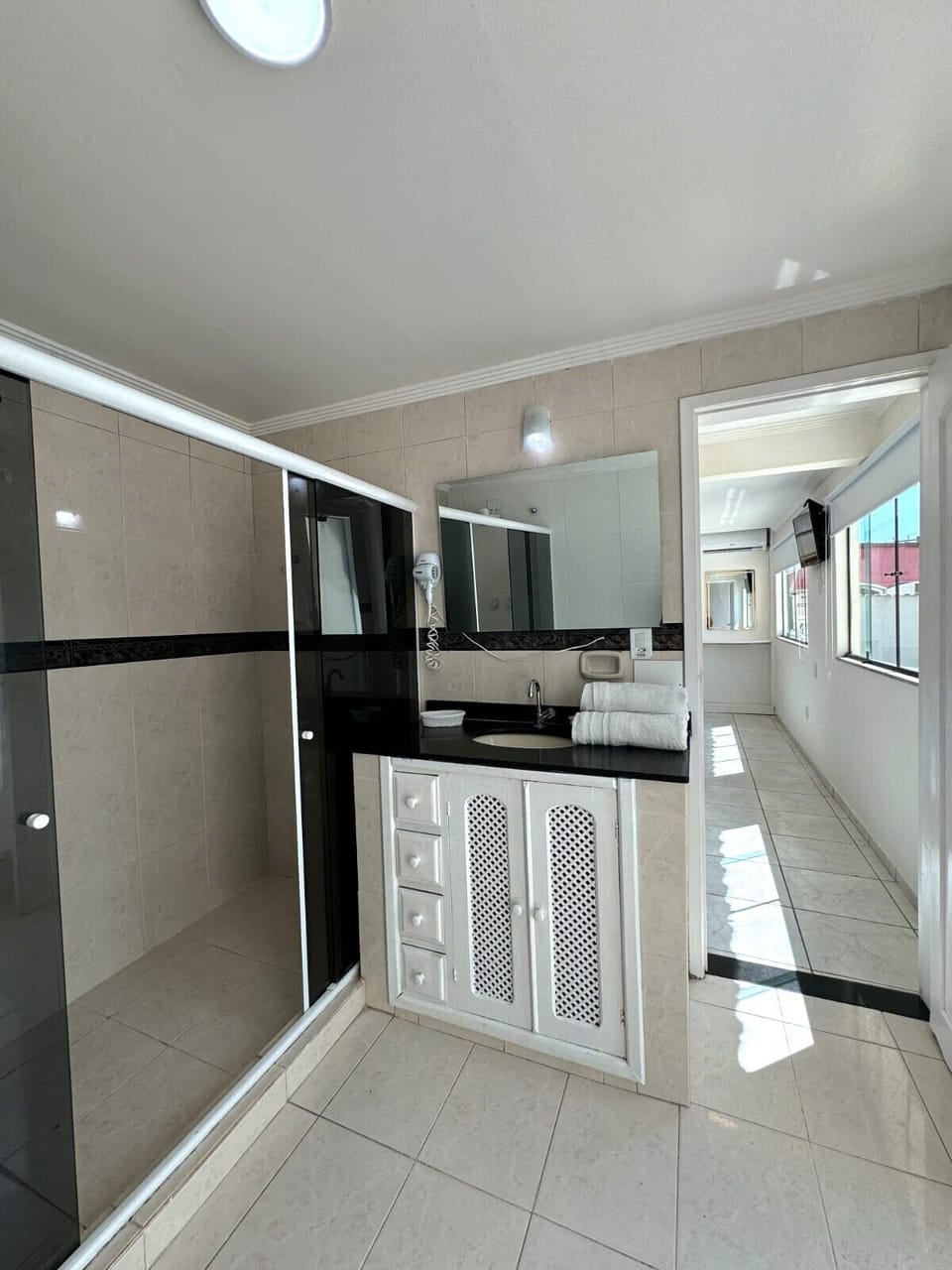 Family Room | Bathroom | Shower, towels