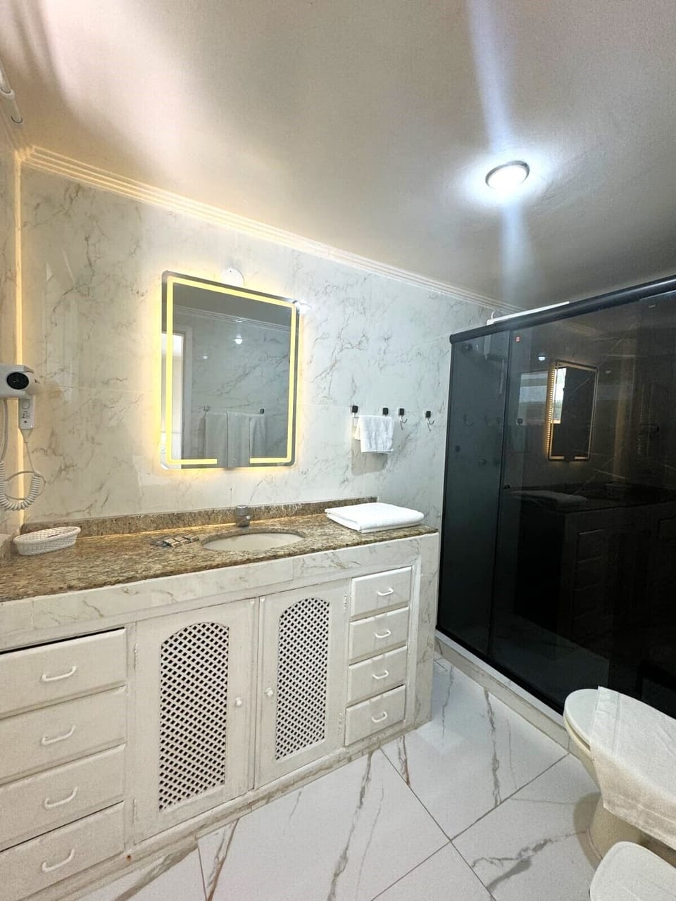 Family Room | Bathroom | Shower, towels