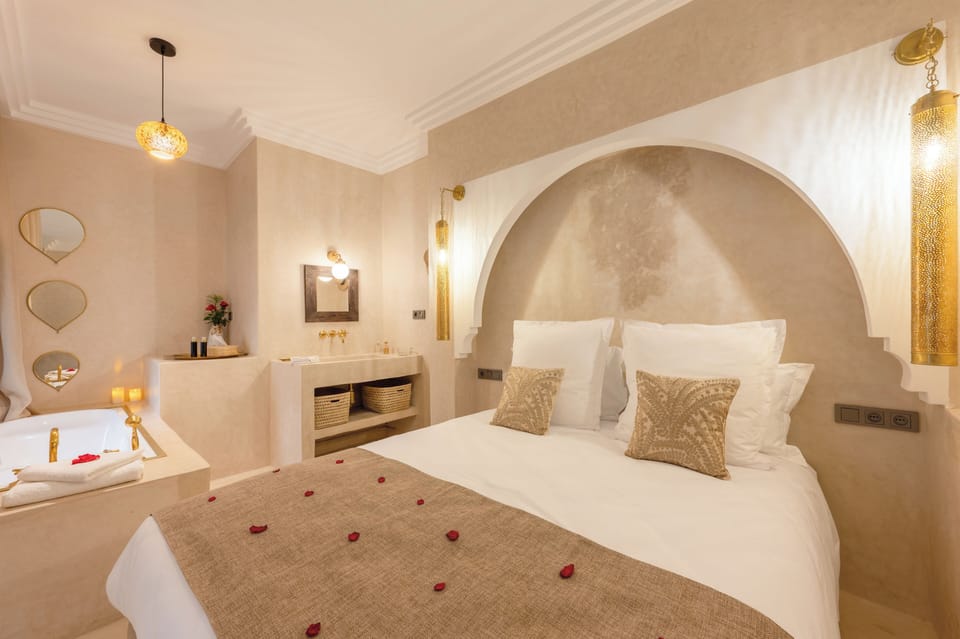 Deluxe Room | In-room safe, free WiFi, bed sheets