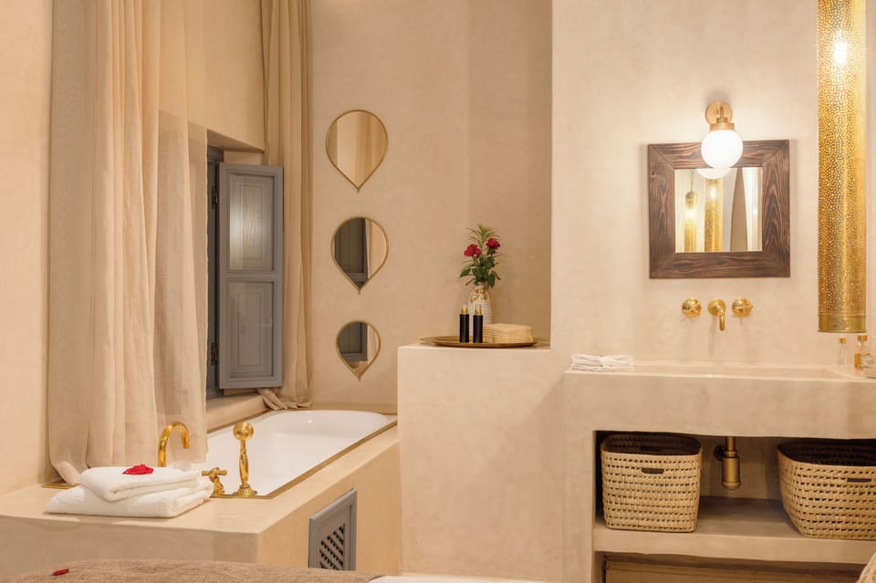 Deluxe Room | In-room safe, free WiFi, bed sheets