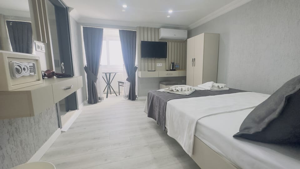 Deluxe Double Room | Egyptian cotton sheets, premium bedding, in-room safe, desk