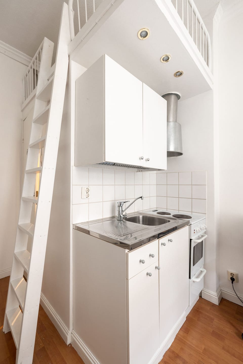 Comfort Studio | Private kitchen | Fridge, microwave, oven, stovetop