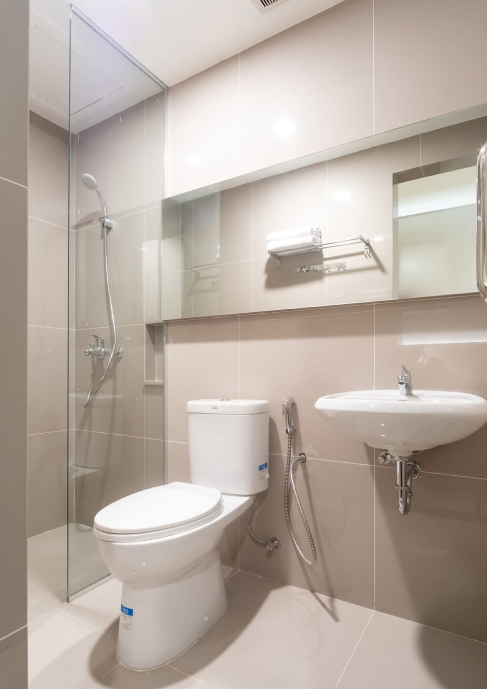 Standard Twin Room | Bathroom | Shower