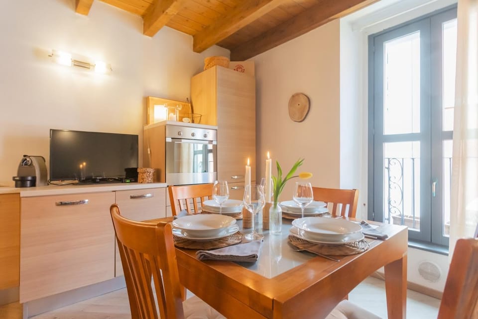 House | In-room dining