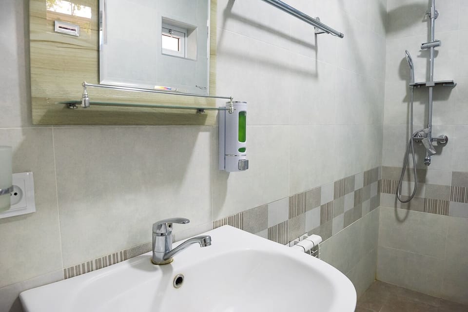 Standard Shared Dormitory | Bathroom | Towels