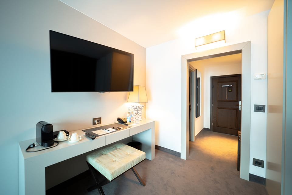 Junior Suite (Superior) | Free minibar, in-room safe, desk, blackout drapes