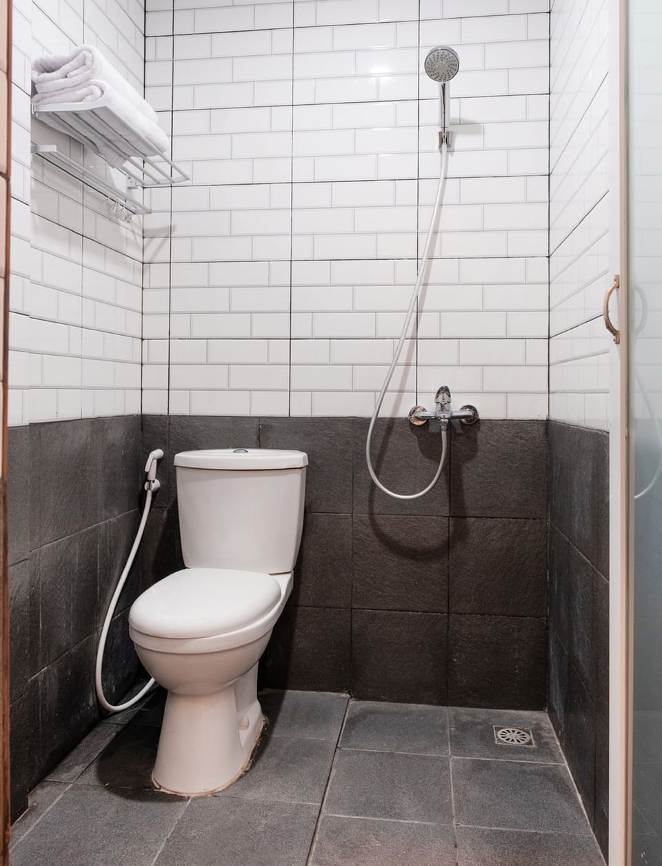 Standard Double Room | Bathroom | Shower