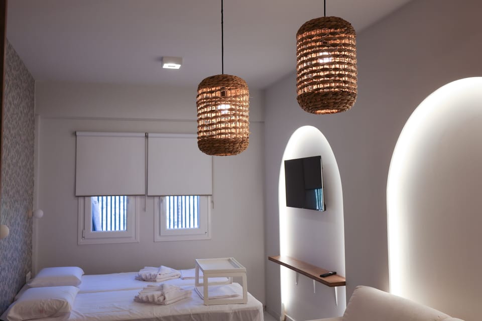 Deluxe Twin Room | In-room safe, blackout drapes, soundproofing, iron/ironing board