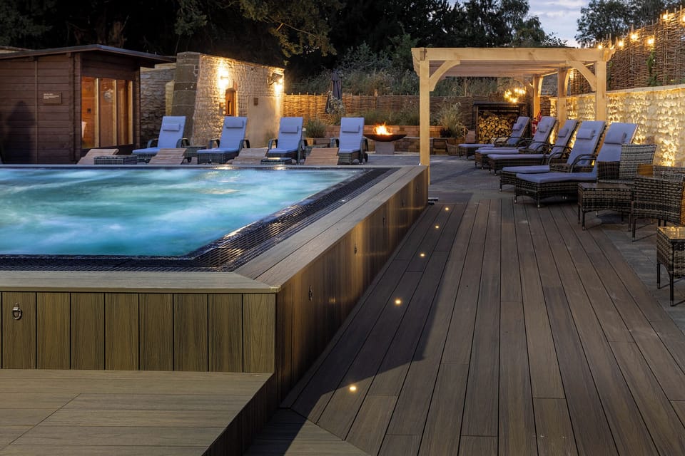 Sauna, hot tub, steam room, body treatments, facials, 2 treatment rooms