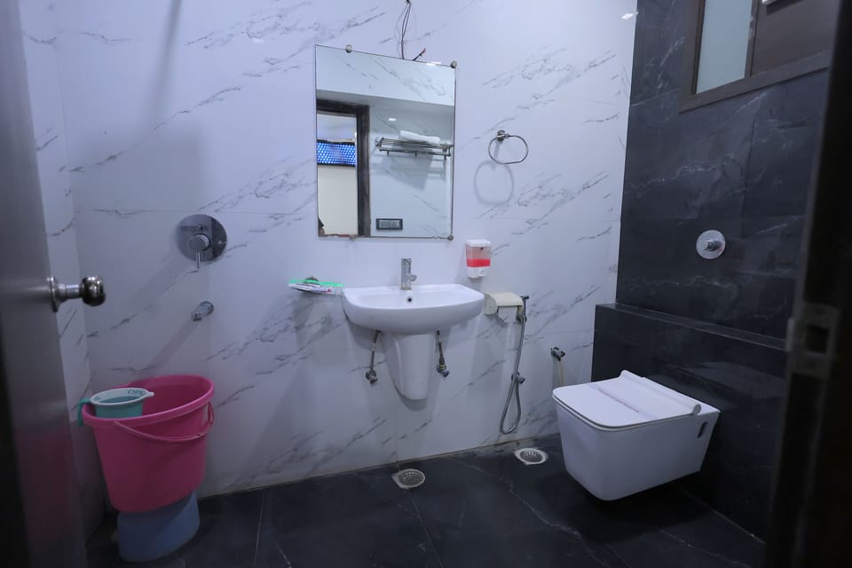 Standard Double Room | Bathroom | Free toiletries, hair dryer, bathrobes, slippers