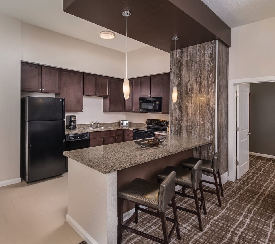 Fridge, microwave, stovetop, dishwasher