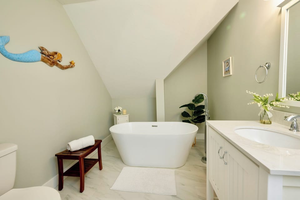 Superior Suite, 1 King Bed, Ocean View | Bathroom | Eco-friendly toiletries, hair dryer, towels, soap