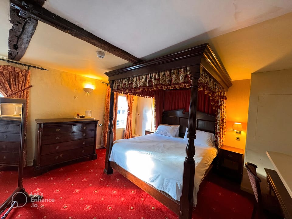 Deluxe Double Room, Ensuite (With 4 Poster Bed) | Desk, laptop workspace, individually decorated, individually furnished
