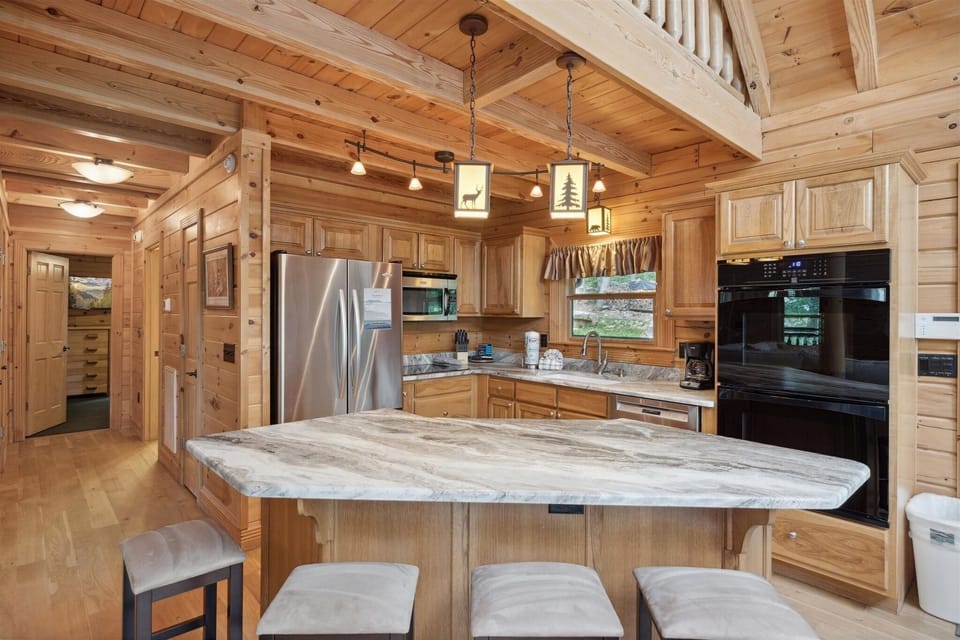 Cabin, 4 Bedrooms | Private kitchen | Fridge, oven, toaster