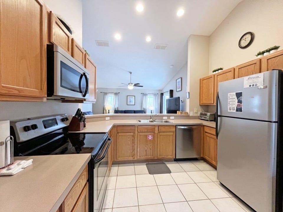House, 4 Bedrooms | Private kitchen