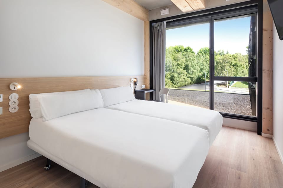 Standard Twin Room | In-room safe, free WiFi