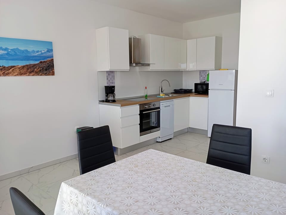 Apartment | Private kitchen | Fridge, microwave, oven, stovetop