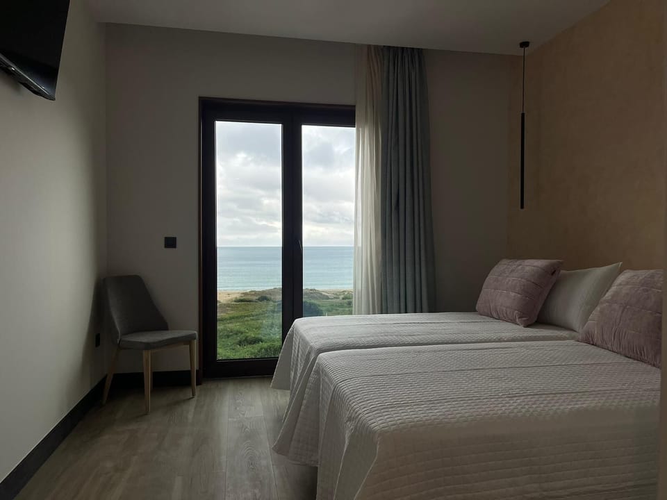 Double Room, Sea View | Minibar, in-room safe, free WiFi, bed sheets