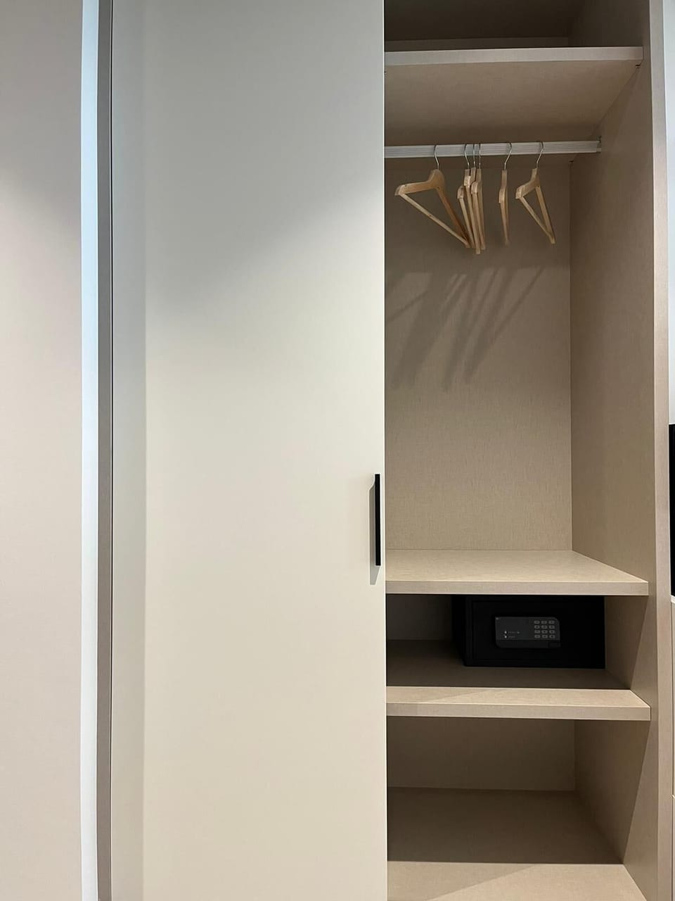 Minibar, in-room safe, free WiFi, bed sheets