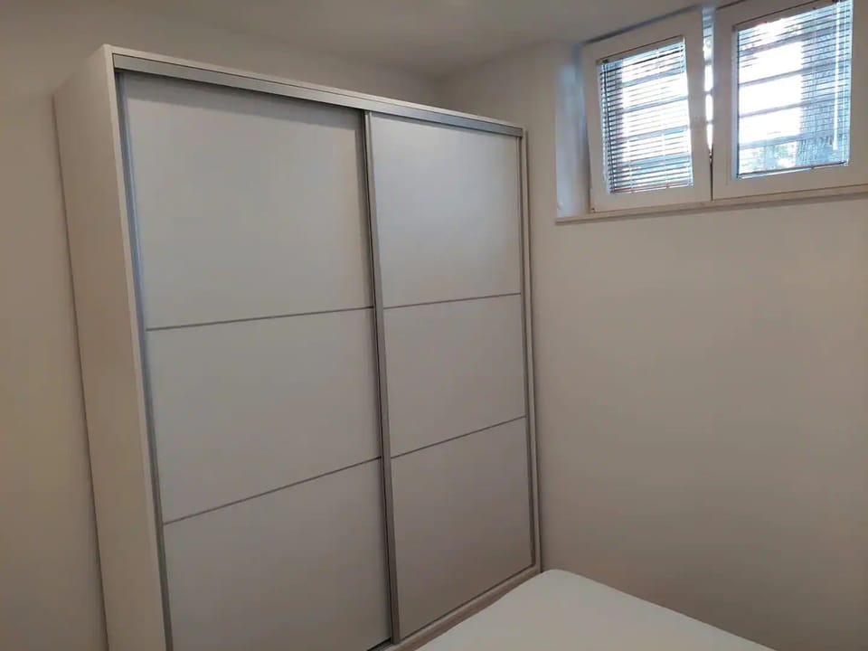 2 bedrooms, iron/ironing board, WiFi (free)