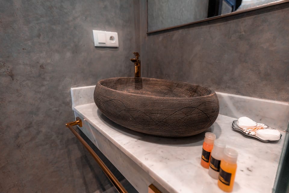 Classic Quadruple Room | Bathroom | Shower, hair dryer, bathrobes, heated floors