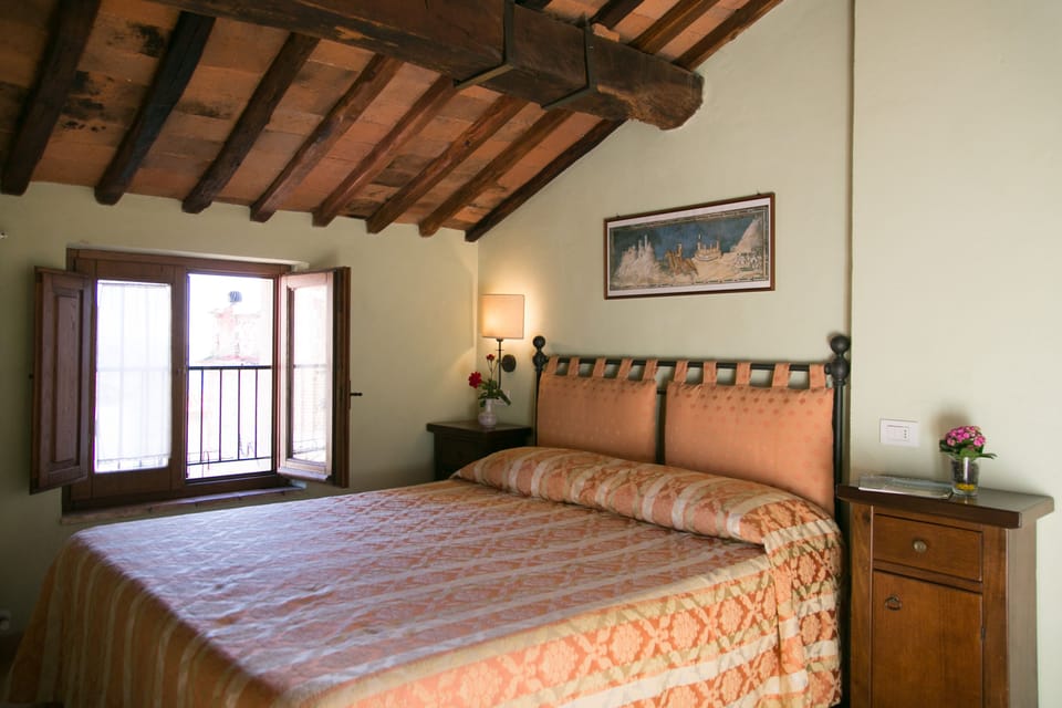 Panoramic Double Room, Valley View | Individually decorated, desk