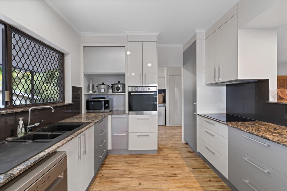 Luxury House | Private kitchen | Electric kettle