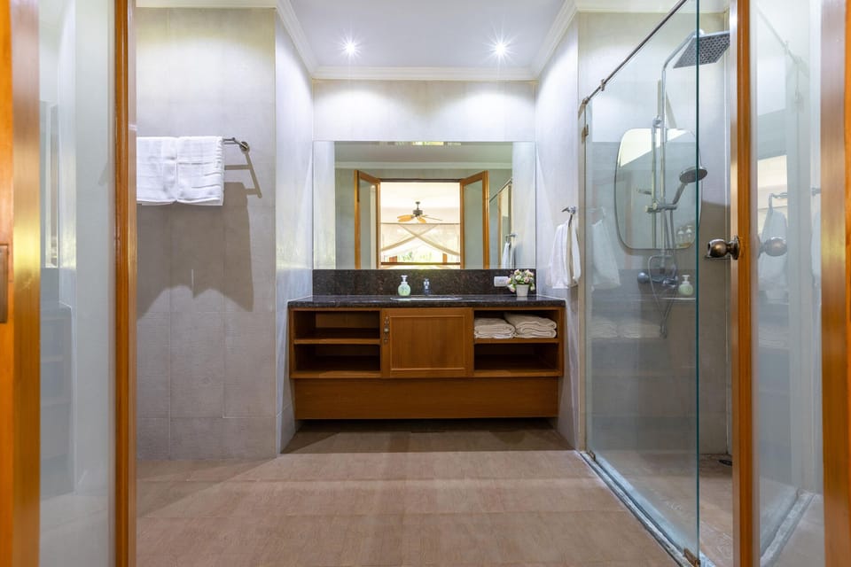 Large 6 Bed Luxury Villa on the Golf Course (PHJ) Villa in Hua Hin District