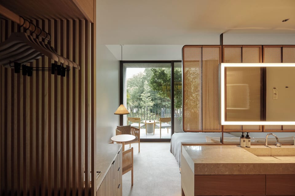 PARK VIEW STANDARD + BALCONY | Hypo-allergenic bedding, minibar, in-room safe, blackout drapes