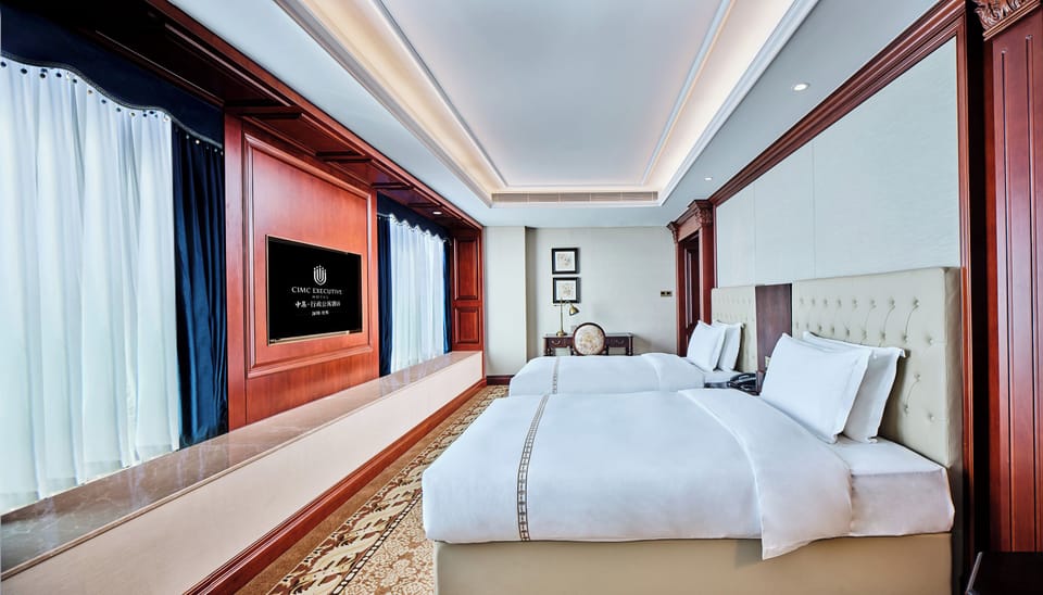 Executive Room | Premium bedding, pillowtop beds, in-room safe, individually decorated