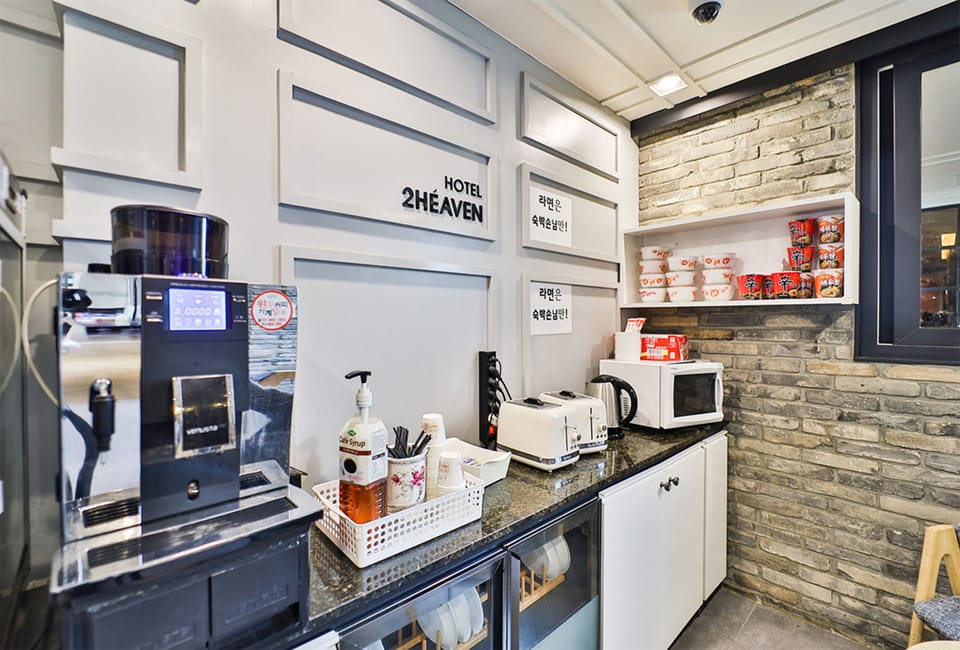 Free daily self-serve breakfast