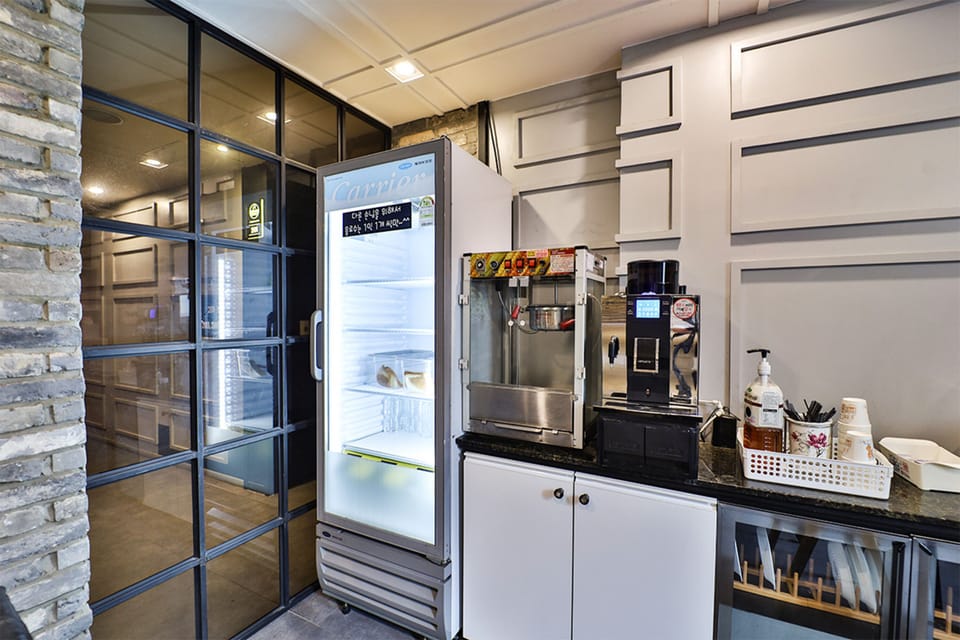 Free daily self-serve breakfast