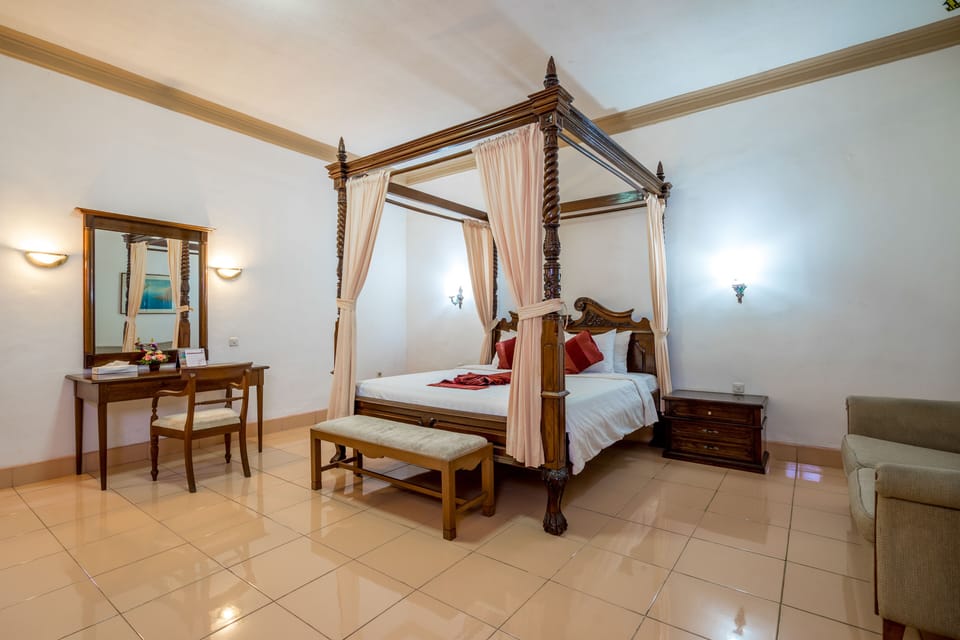 Suite, Garden View | Minibar, desk, laptop workspace, blackout drapes