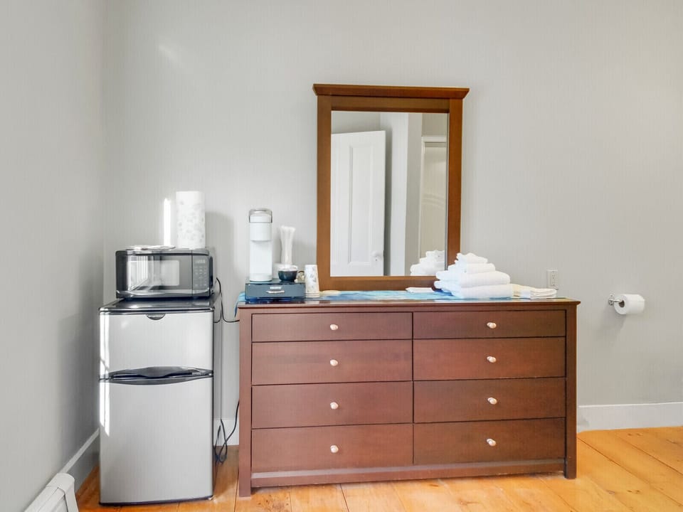 Victory Chimes | Bathroom | Free toiletries, hair dryer