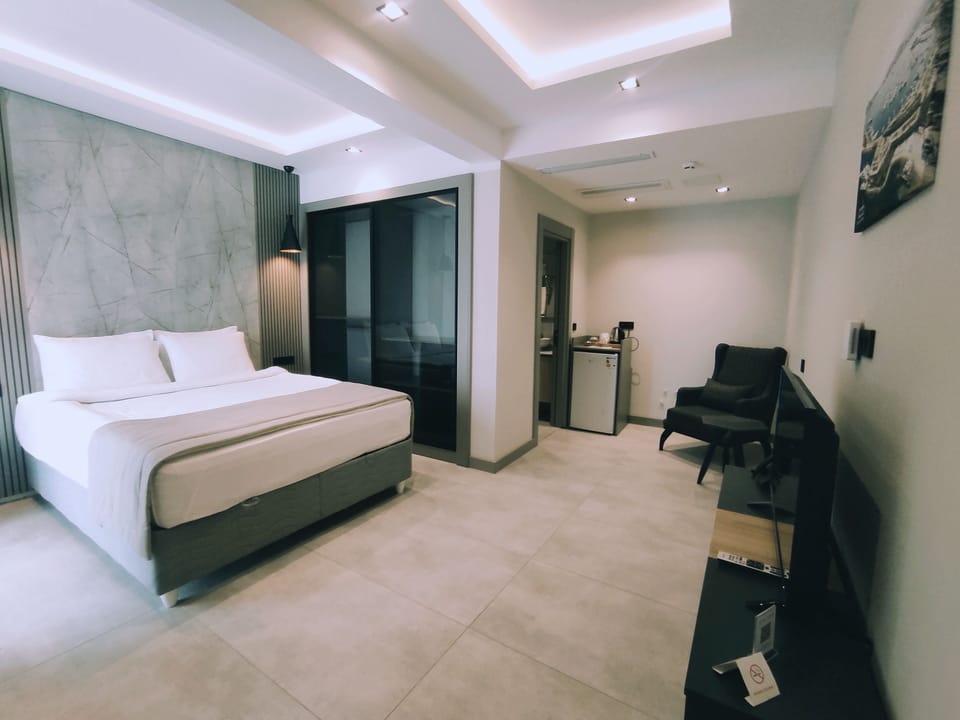 Superior Room | In-room safe, soundproofing, iron/ironing board, free cribs/infant beds