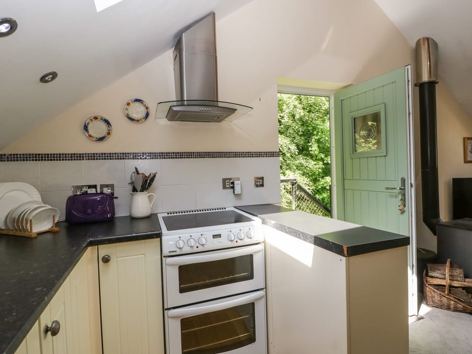 Fridge, cookware/dishes/utensils