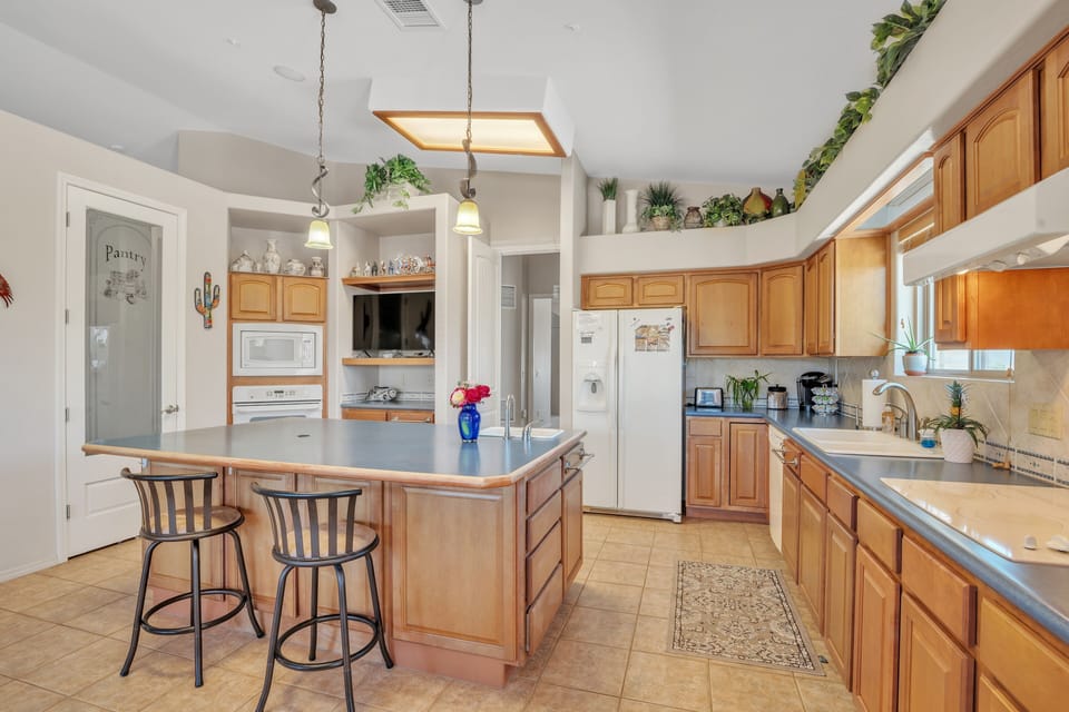 House, 3 Bedrooms | Private kitchen | Coffee/tea maker, fridge, oven, toaster