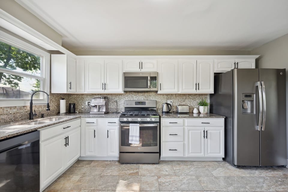 House, 3 Bedrooms | Private kitchen | Fridge, oven, coffee/tea maker, electric kettle